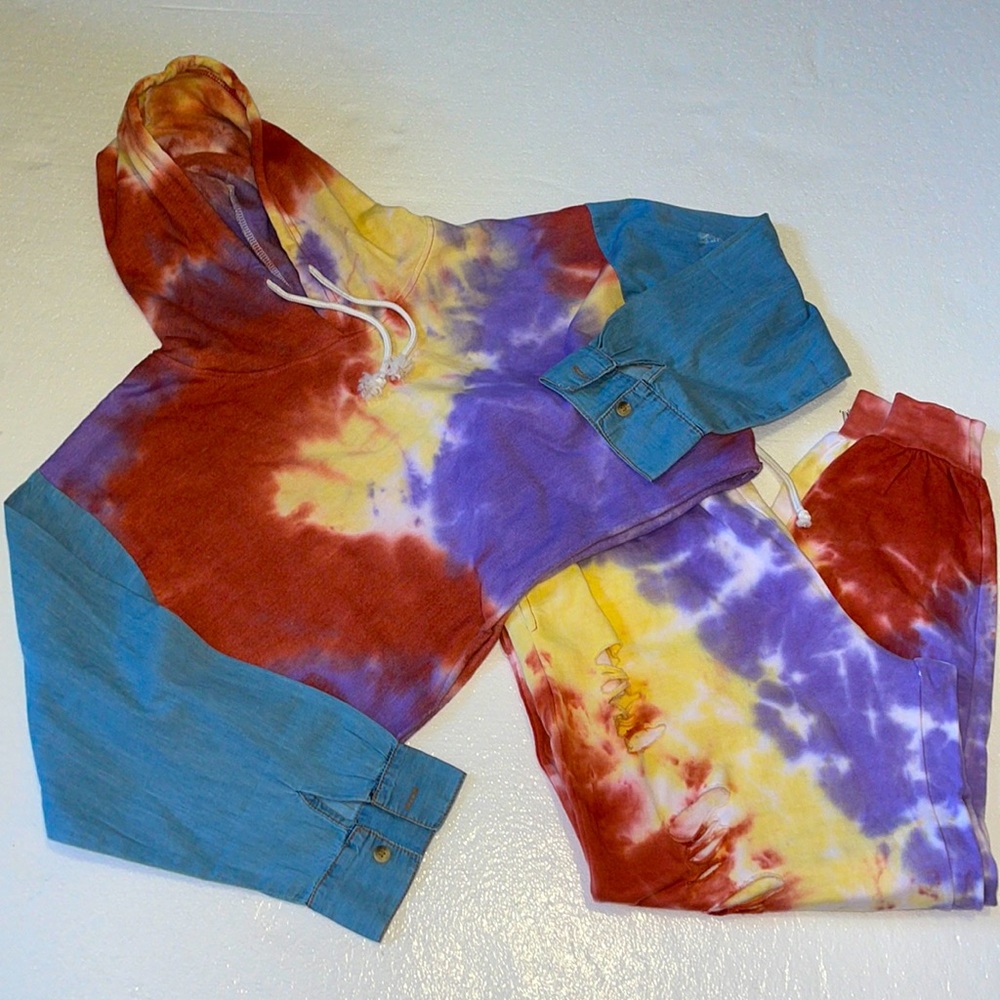 Thrill 94 Cropped tie dyed sweatshirt and joggers